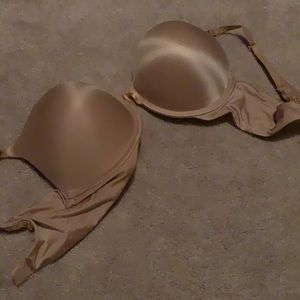 Bombshell Victoria Secret 32 C